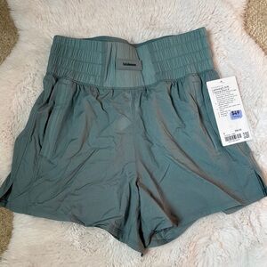 Lululemon Lightweight SHR Training Short 4”